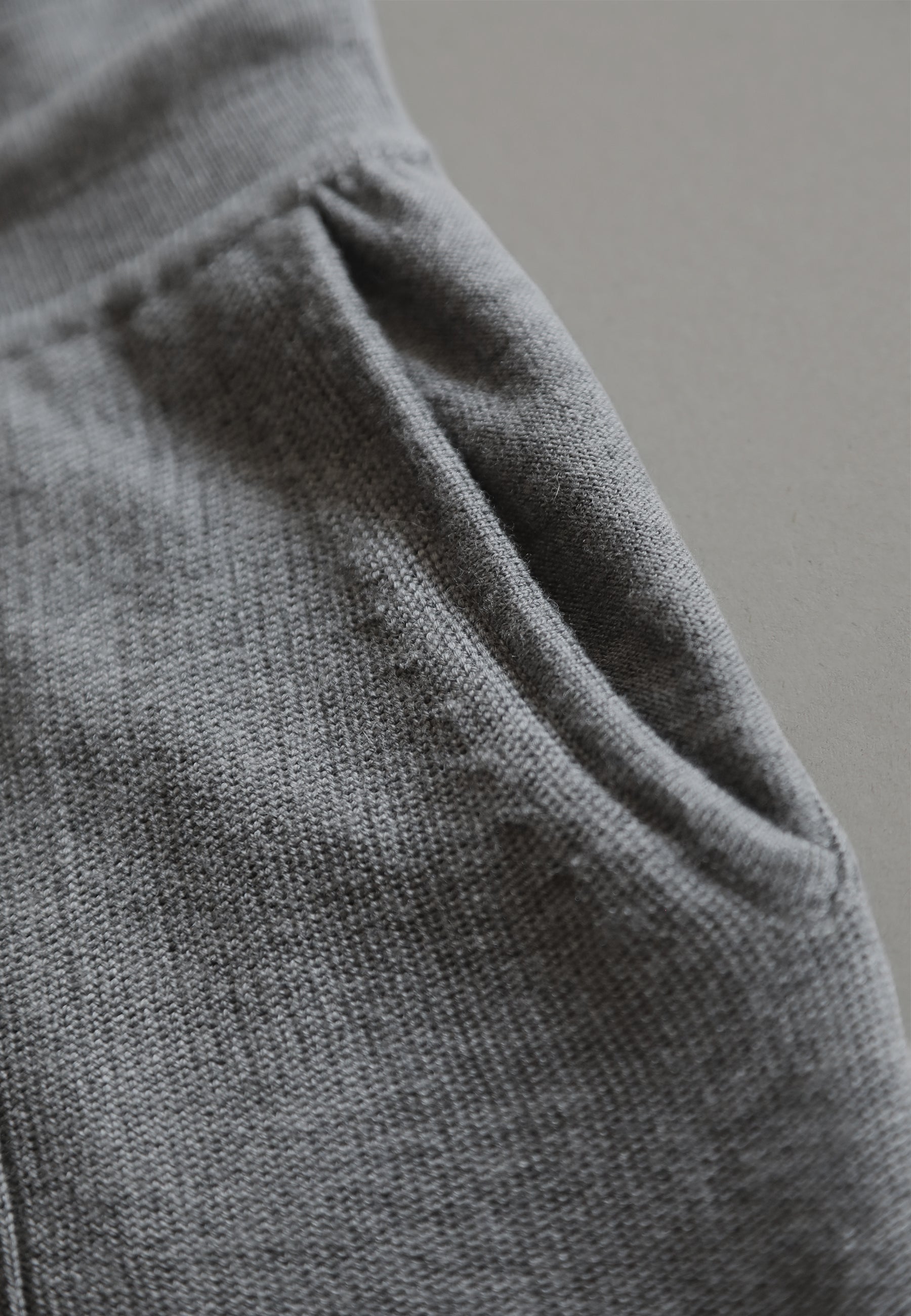 1884 Jogger in maglia uomo fumo